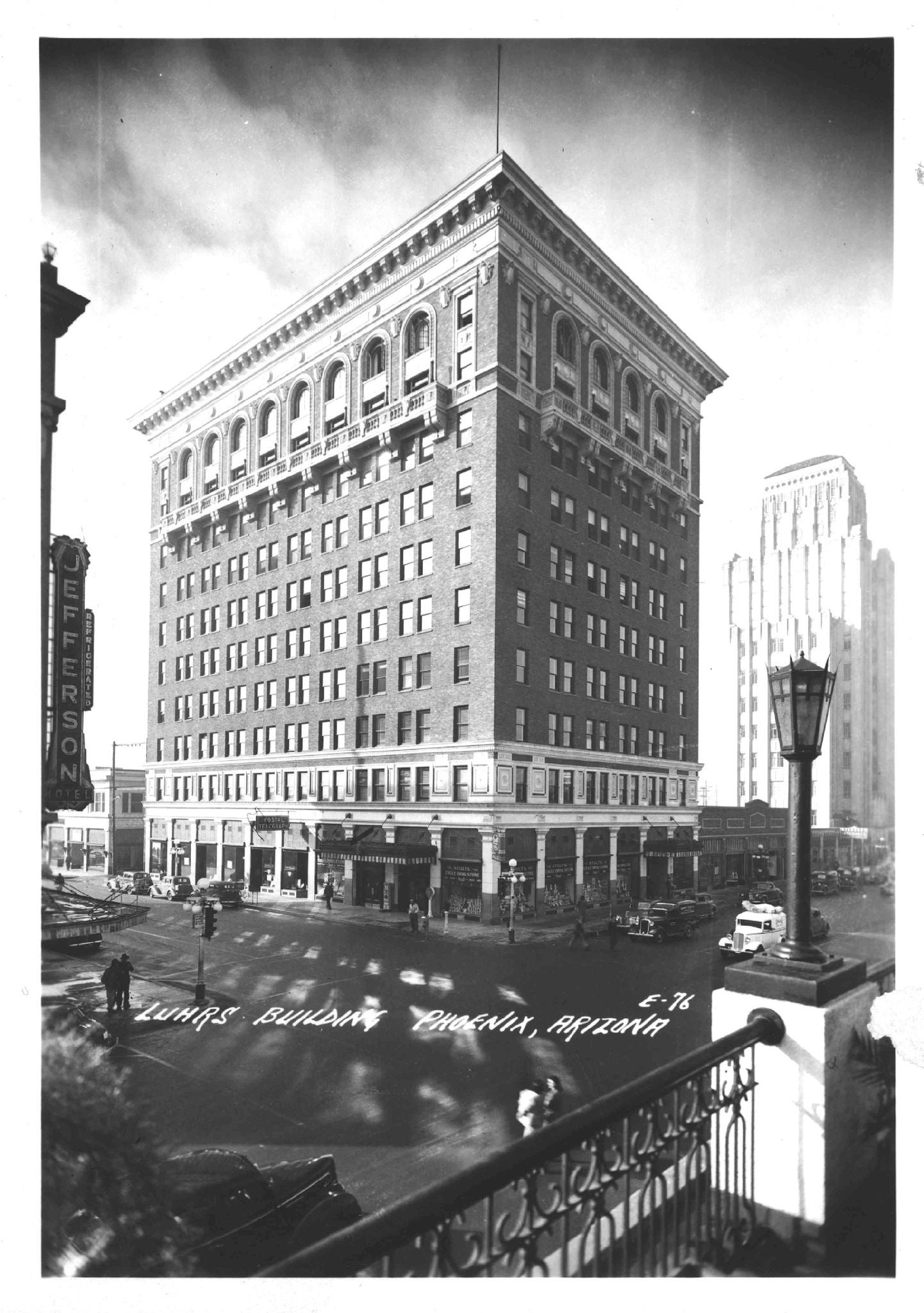 Black and white photo of an urban building.
