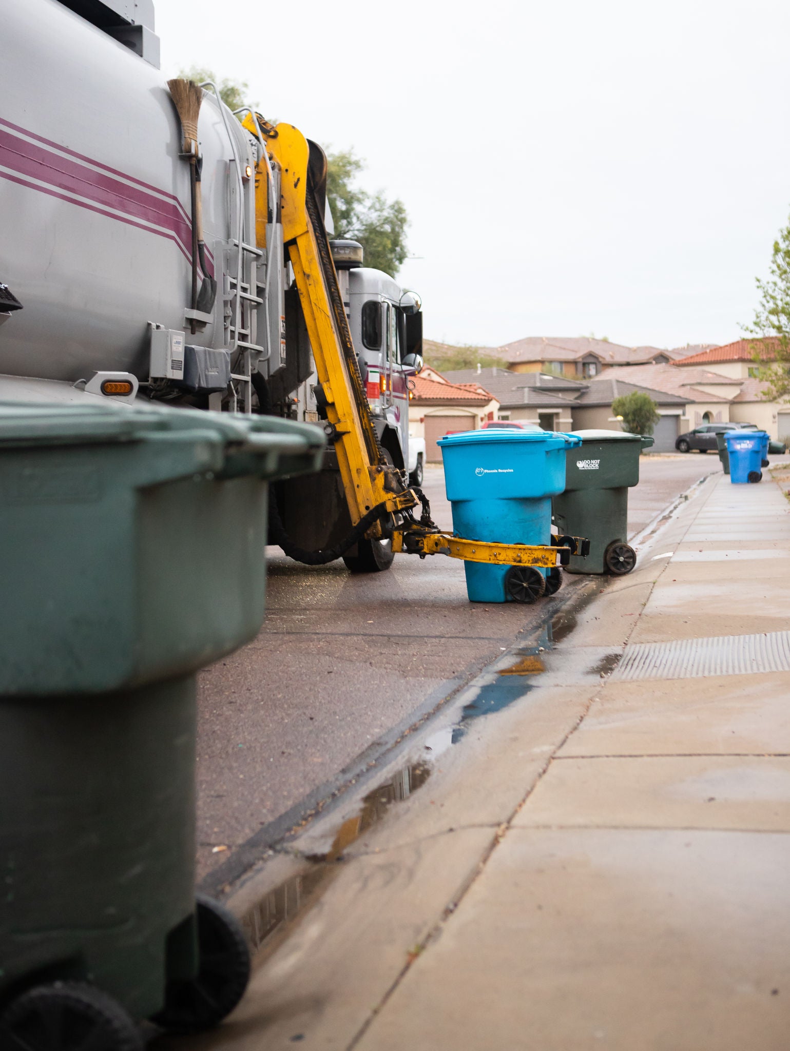 A City of Phoenix truck collects recycling at a household.