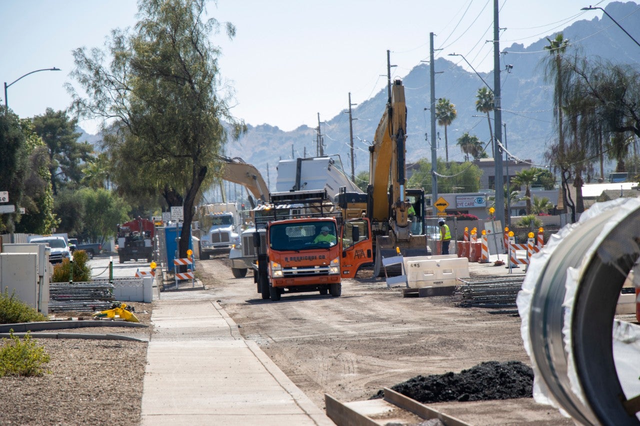 Construction crews install a water pipeline along 32nd Street in North Phoenix as part of the Drought Pipeline Project, November 2021.