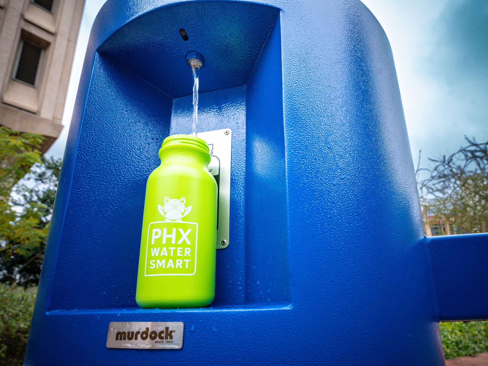 Drinking fountain filling up a water bottle